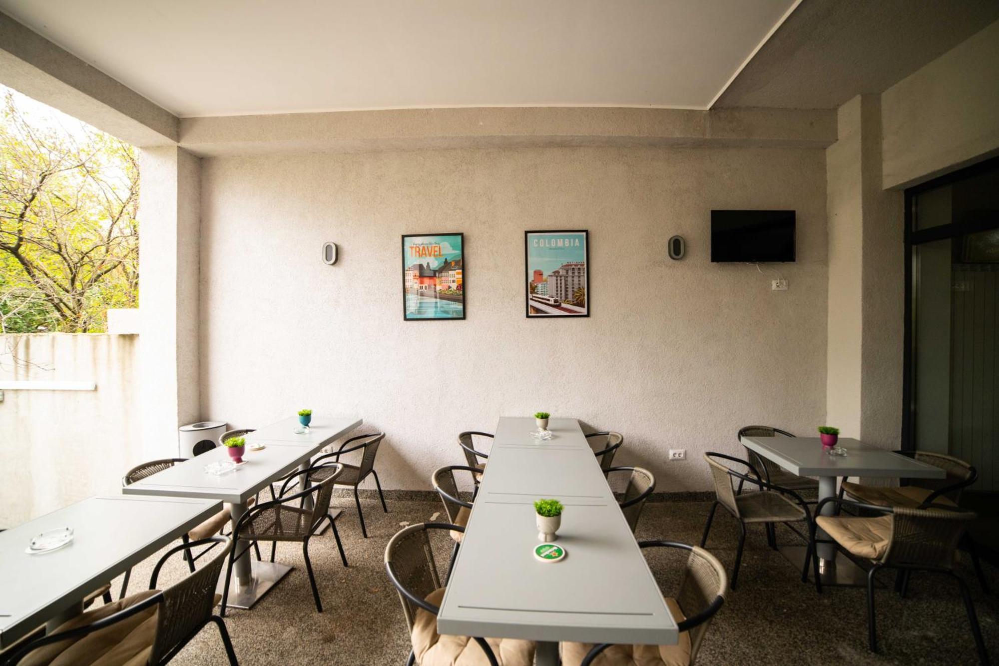 Bucharest Airport Accomodation Aparthotel โอโตเปนี ภายนอก รูปภาพ