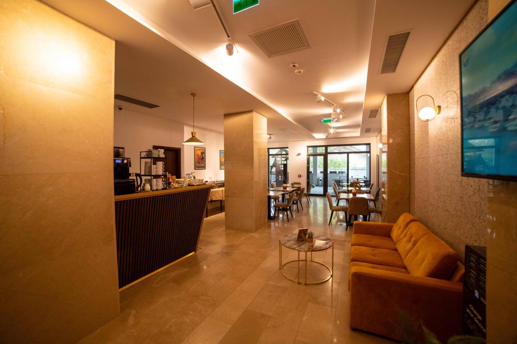 Bucharest Airport Accomodation Aparthotel โอโตเปนี ภายนอก รูปภาพ
