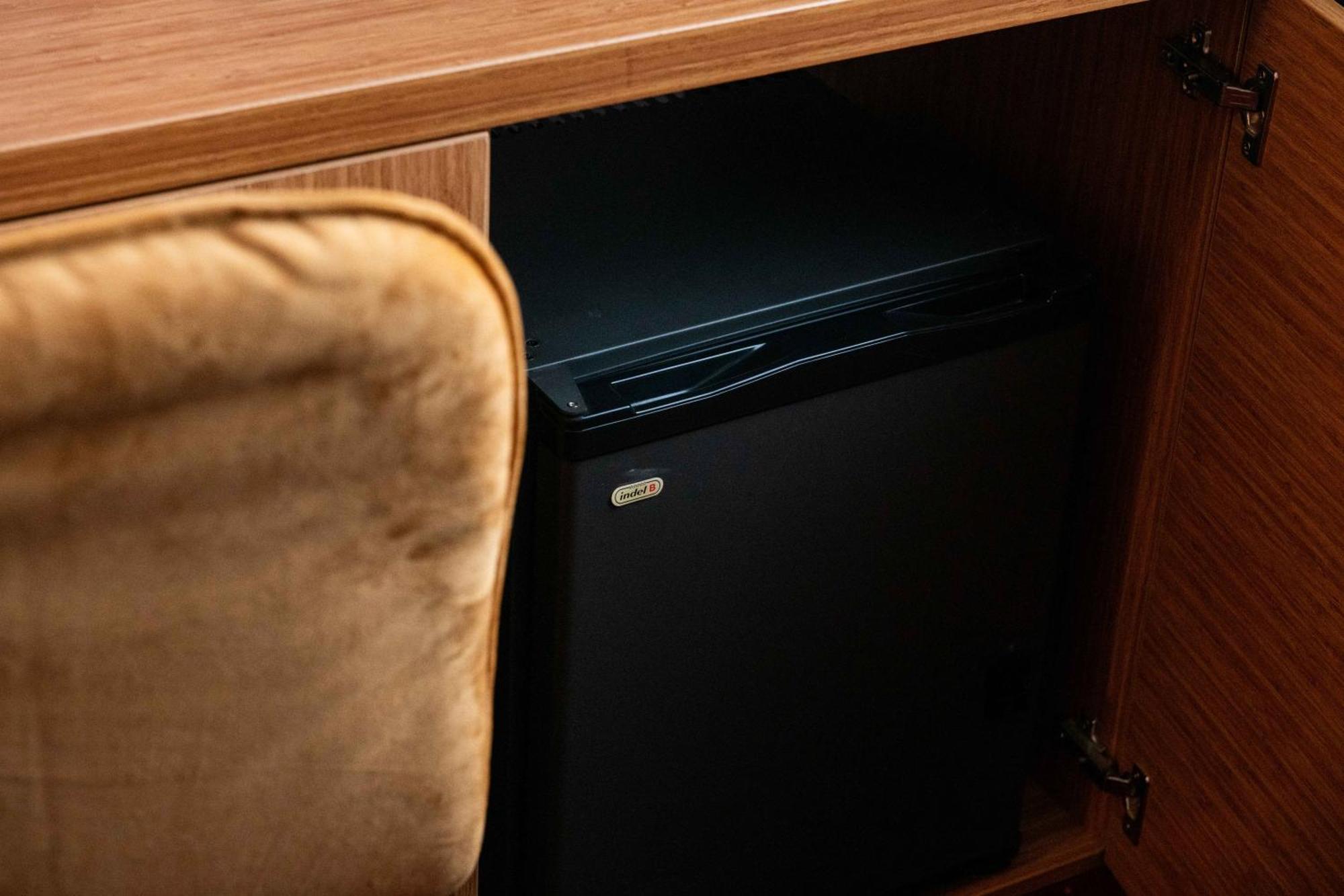 Bucharest Airport Accomodation Aparthotel โอโตเปนี ภายนอก รูปภาพ