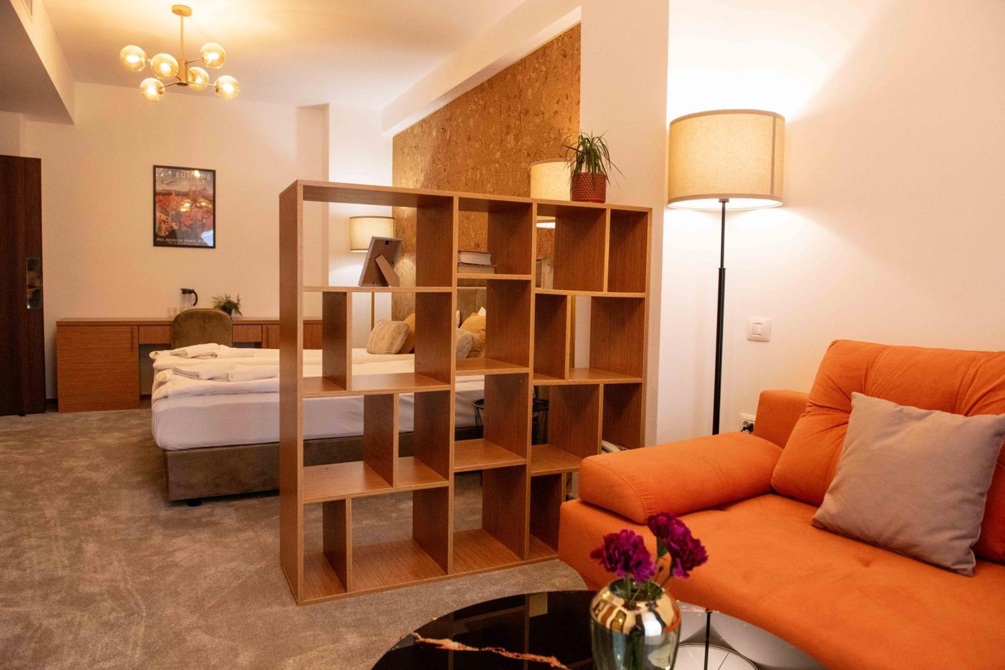Bucharest Airport Accomodation Aparthotel โอโตเปนี ภายนอก รูปภาพ