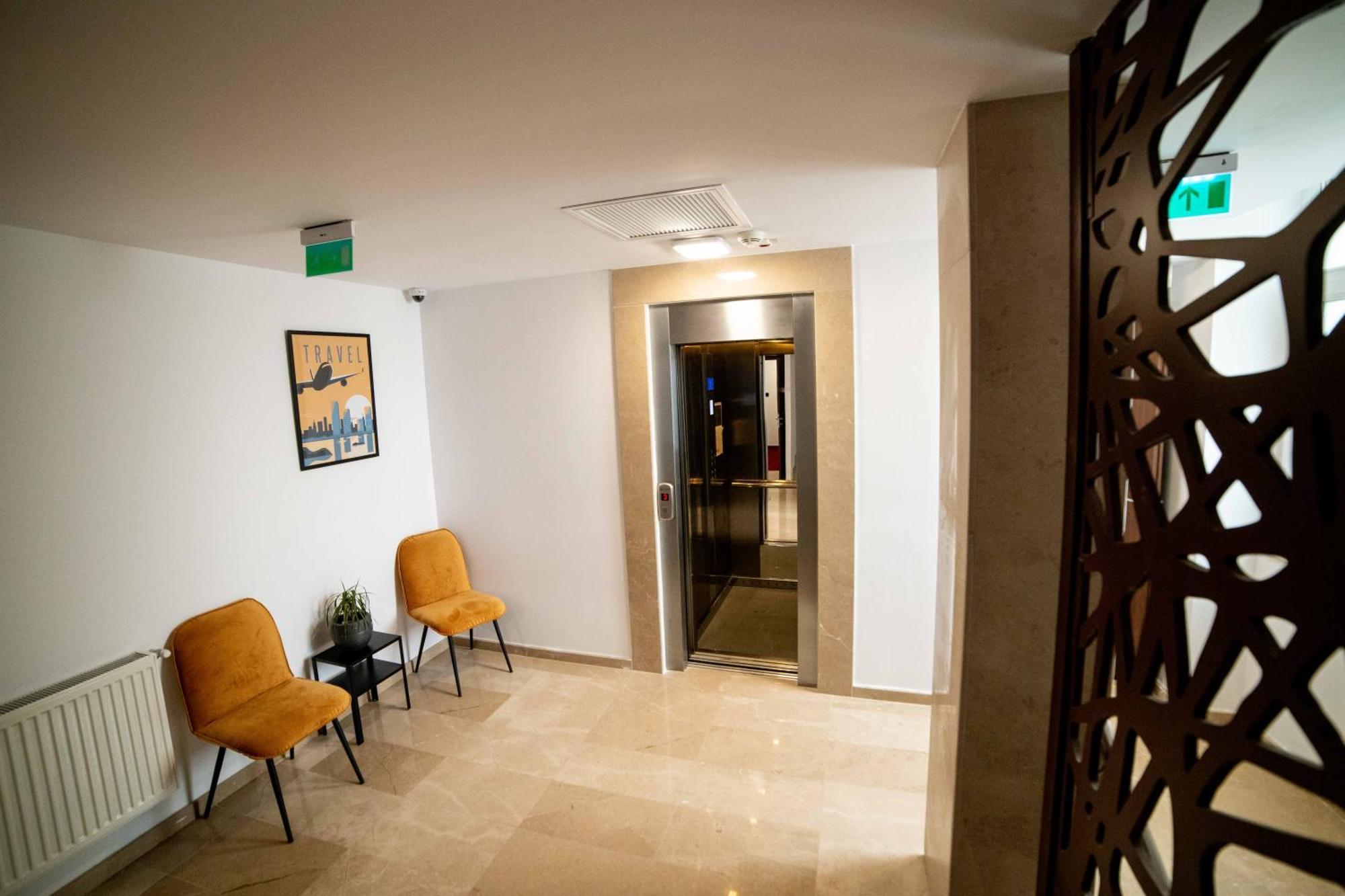 Bucharest Airport Accomodation Aparthotel โอโตเปนี ภายนอก รูปภาพ