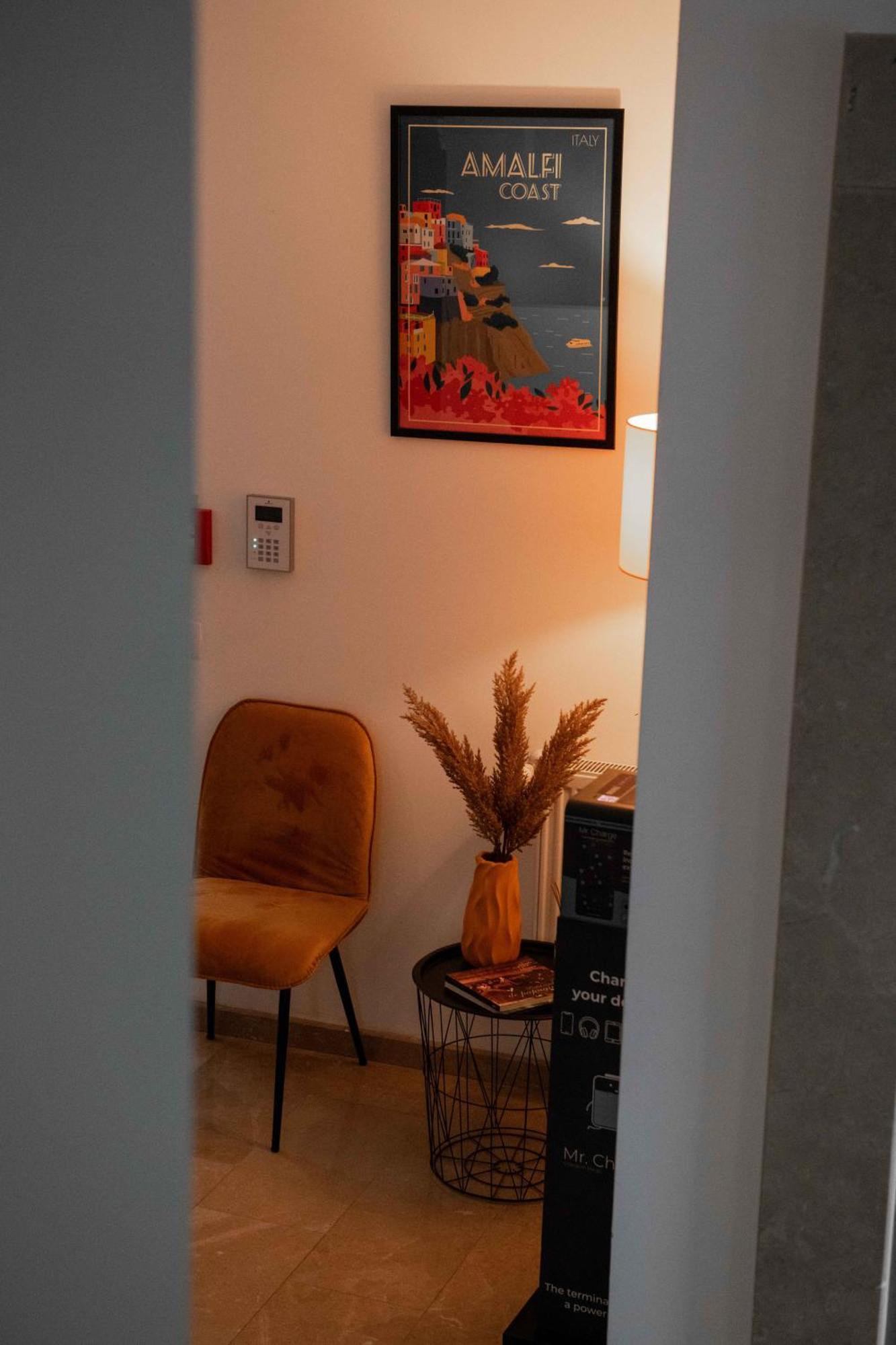 Bucharest Airport Accomodation Aparthotel โอโตเปนี ภายนอก รูปภาพ