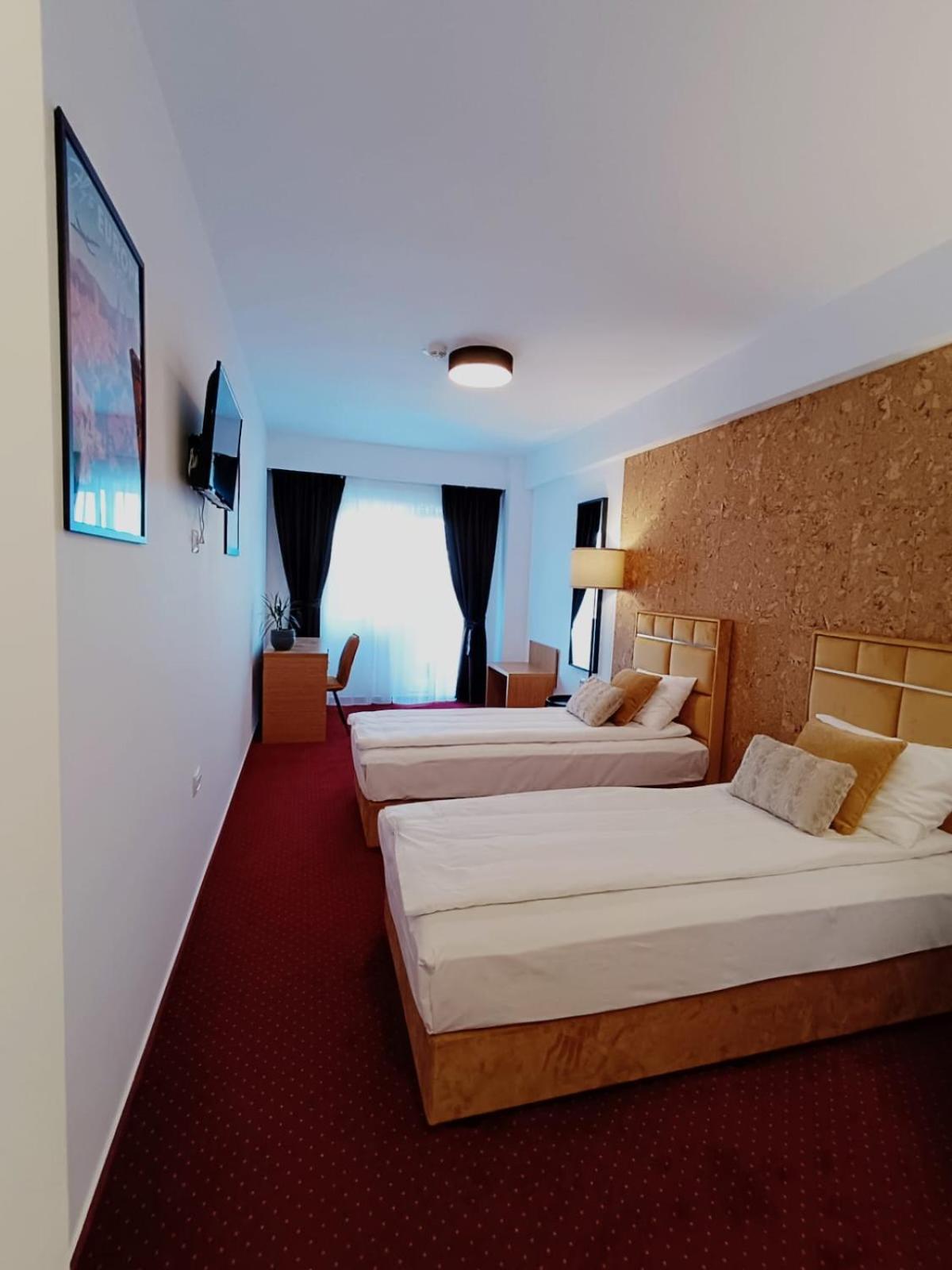 Bucharest Airport Accomodation Aparthotel โอโตเปนี ภายนอก รูปภาพ